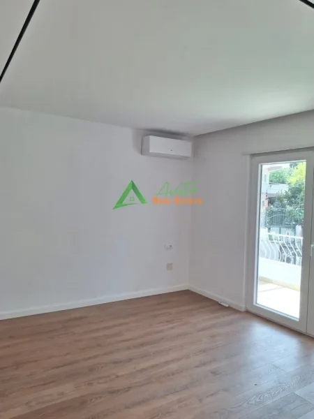 Tirane, jepet me qera Vile 2 Katshe , 400 m² 2800 € (Rruga e Elbasanit)