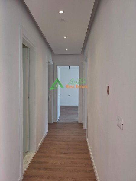 Tirane, jepet me qera Vile 2 Katshe , 400 m² 2800 € (Rruga e Elbasanit)