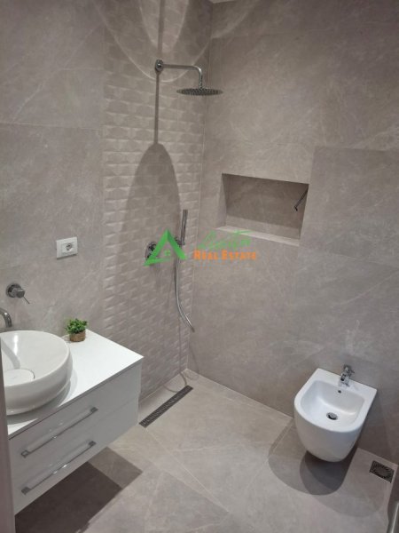 Tirane, jepet me qera Vile 2 Katshe , 400 m² 2800 € (Rruga e Elbasanit)