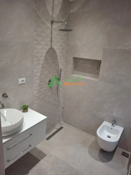 Tirane, jepet me qera Vile 2 Katshe , 400 m² 2800 € (Rruga e Elbasanit)