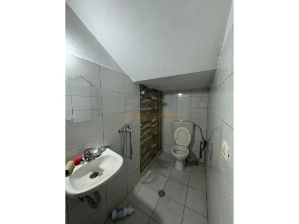 Tirane, jepet me qera ambjent biznesi Kati 0, 85 m² 450 € (MISTO MAME , Rruga Bego Hoxha)