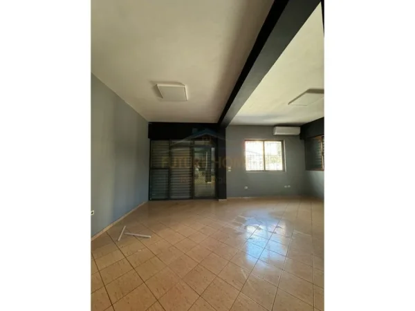 Tirane, jepet me qera ambjent biznesi Kati 0, 85 m² 450 € (MISTO MAME , Rruga Bego Hoxha)