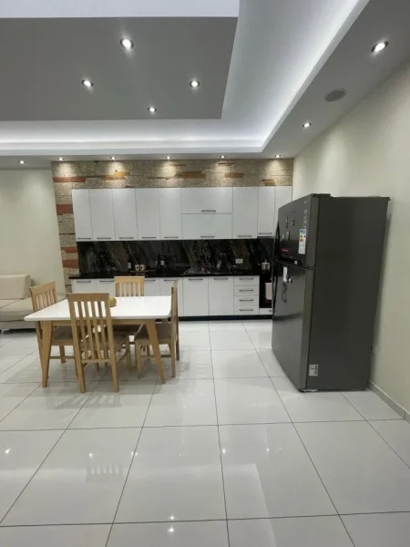 Tirane, jepet me qera Vile 2+1 Kati 3, 100 m² 550 € (jordan misja)