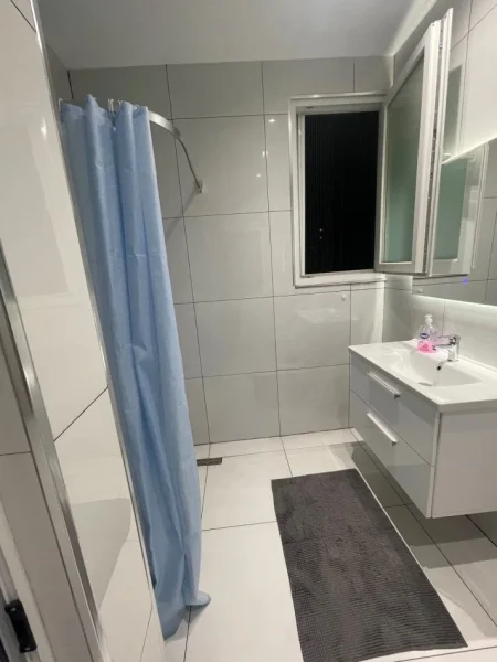 Tirane, jepet me qera Vile 2+1 Kati 3, 100 m² 550 € (jordan misja)