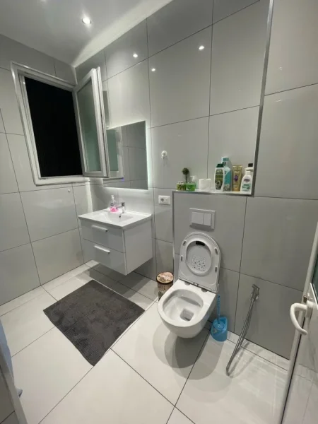 Tirane, jepet me qera Vile 2+1 Kati 3, 100 m² 550 € (jordan misja)