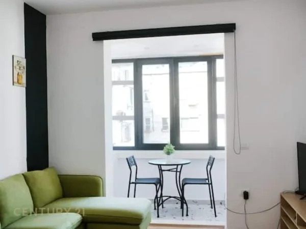 Tirane, shitet apartament 1+1 Kati 4, 78 m² 185.000 € (Rr. Durresit)