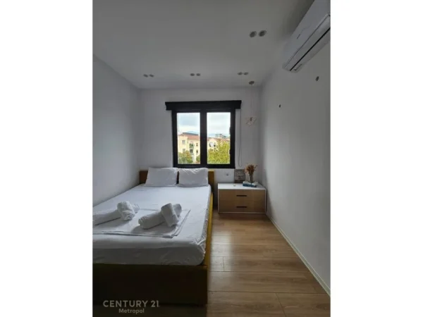 Tirane, shitet apartament 1+1 Kati 4, 78 m² 185.000 € (Rr. Durresit)