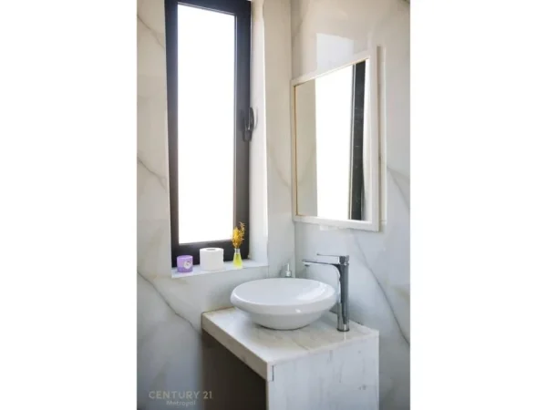 Tirane, shitet apartament 1+1 Kati 4, 78 m² 185.000 € (Rr. Durresit)