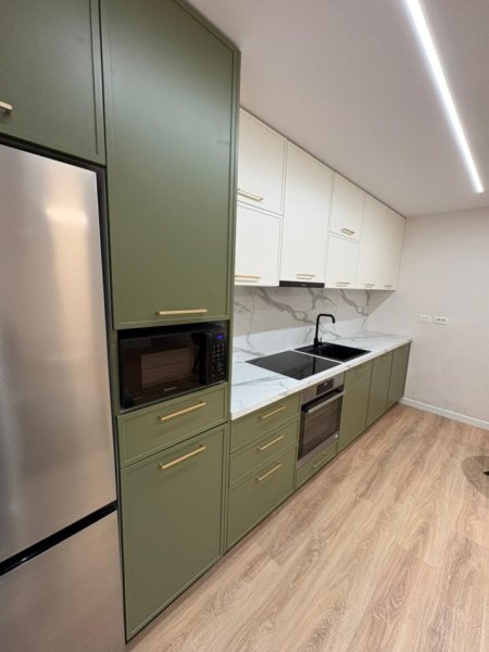 Tirane, jepet me qera apartament 2+1 Kati 1, 90 m² 1.000 € (qender)