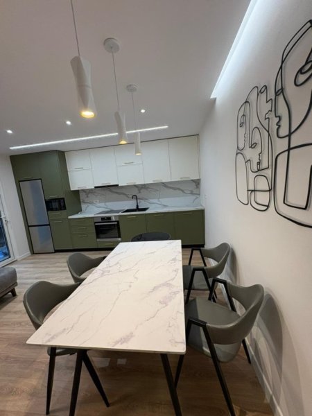 Tirane, jepet me qera apartament 2+1 Kati 1, 90 m² 1.000 € (qender)