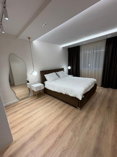 Tirane, jepet me qera apartament 2+1 Kati 1, 90 m² 1.000 € (qender)