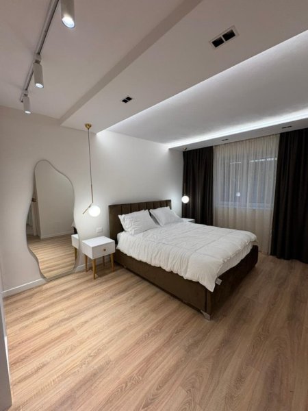 Tirane, jepet me qera apartament 2+1 Kati 1, 90 m² 1.000 € (qender)