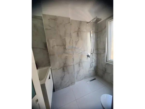 Tirane, shitet apartament 3+1 Kati 4, 93 m² 160.000 € 