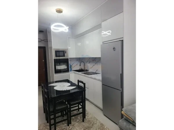 Tirane, shitet apartament 3+1 Kati 4, 93 m² 160.000 € 