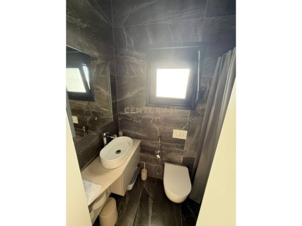 Durres, shitet Vile 2+1 Kati 0, 150 m² 450.000 € (GJIRIN E LALZIT)