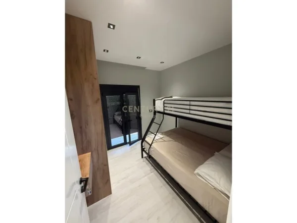 Durres, shitet Vile 2+1 Kati 0, 150 m² 450.000 € (GJIRIN E LALZIT)