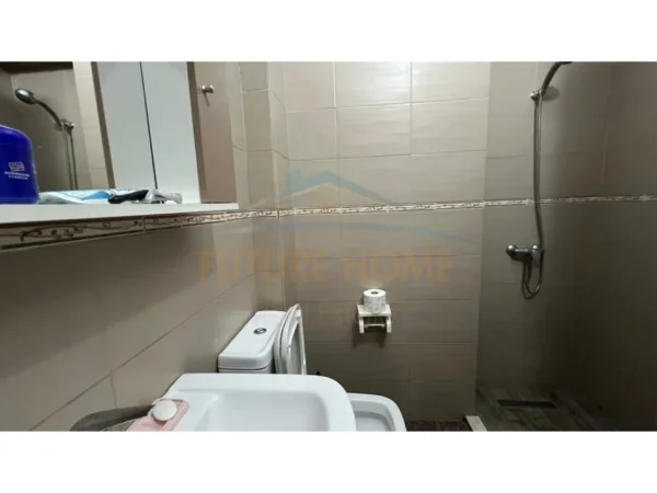 Tirane, jepet me qera apartament 2+1 Kati 1, 100 m² 900 € (Shallvaret)