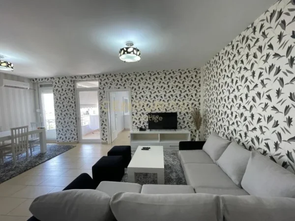 Tirane, jepet me qera apartament 2+1 Kati 8, 100 m² 800 € (PRANE LION PARK)