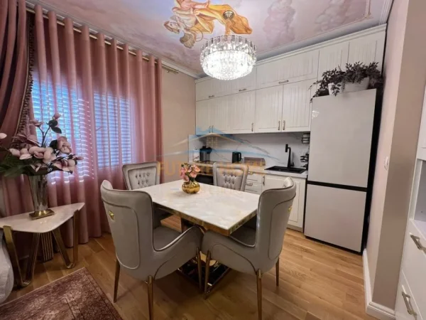 Tirane, jepet me qera apartament duplex 2+1+Ballkon Kati 9, 74 m² 1.050 € 
