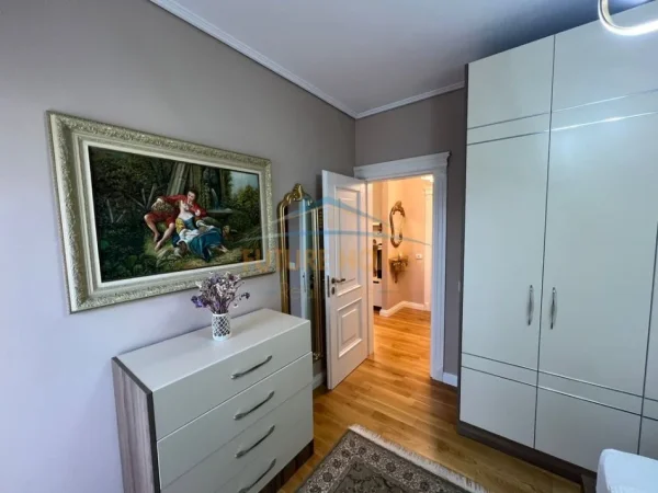 Tirane, jepet me qera apartament duplex 2+1+Ballkon Kati 9, 74 m² 1.050 € 