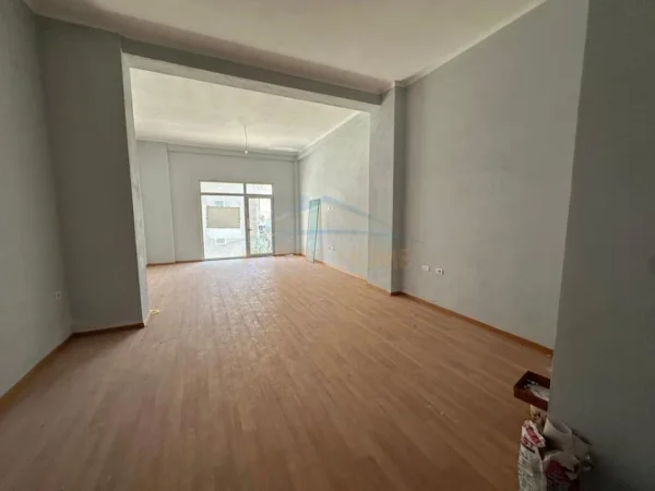 Tirane, shitet ambjent biznesi Kati 0, 57 m² 101.880 € (Liqeni i Thatë)