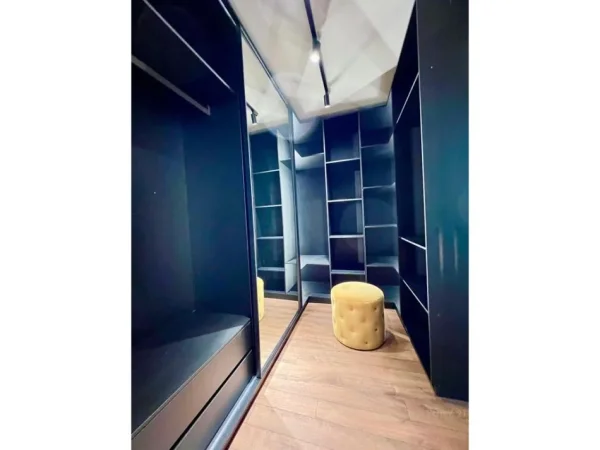 Tirane, jepet me qera apartament 3+1 Kati 1, 2.500 m² 2.500 € (Long Hill Rezidence)