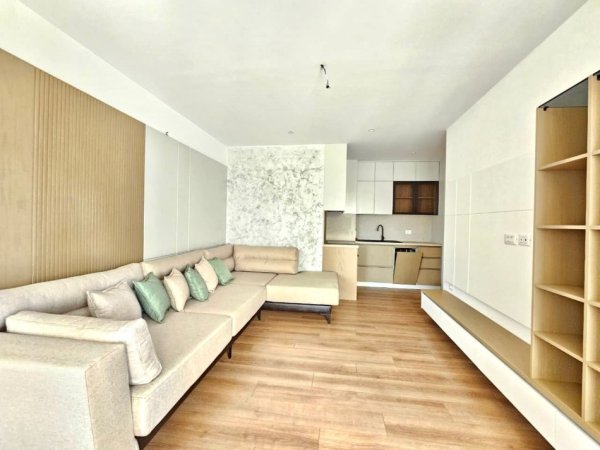 Shtepi me qera Apartament ne Tirane, 2+1, Ambienti E mobiluar, Pagesa 1,300 Euro.