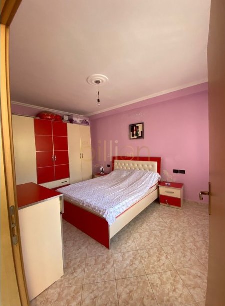 Tirane, jepet me qera 2+1 , 100 m² 400 € (fresk)