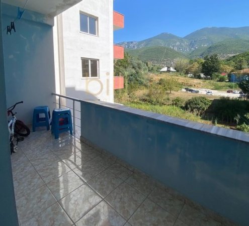 Tirane, jepet me qera 2+1 , 100 m² 400 € (fresk)