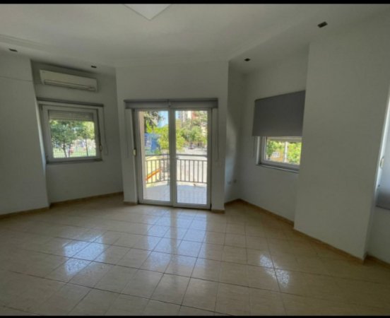Tirane, shitet apartament 3+1 Kati 1, 121 m² 420.000 € (Air Albania)