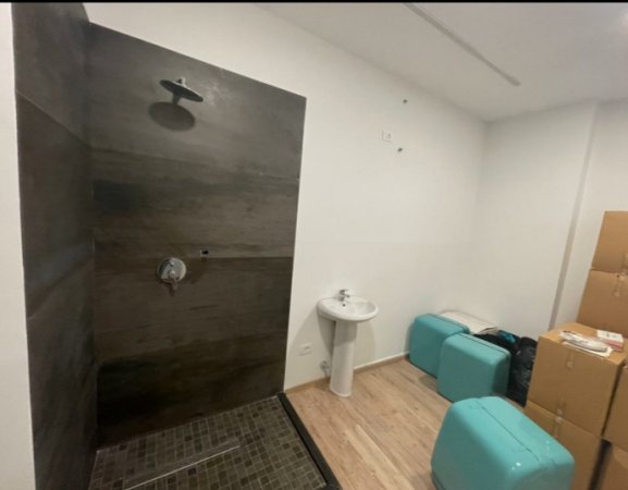 Tirane, shitet apartament 3+1 Kati 1, 121 m² 420.000 € (Air Albania)