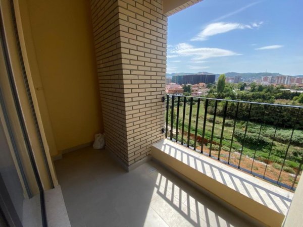 Tirane, jepet me qera apartament 2+1+Ballkon Kati 4, 100 m² 800 € (Grand Park Residence)