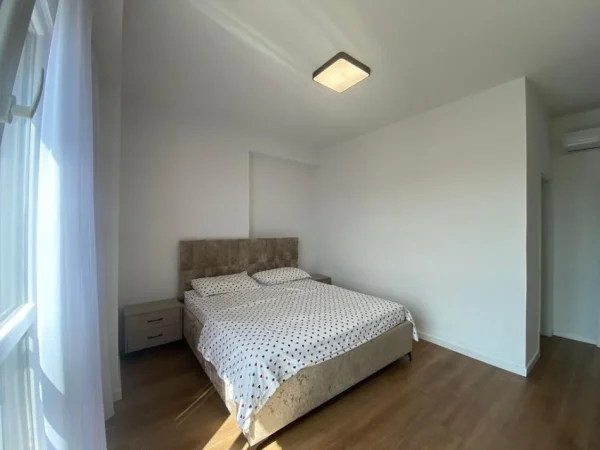 Tirane, jepet me qera apartament 2+1+Ballkon Kati 4, 100 m² 800 € (Grand Park Residence)