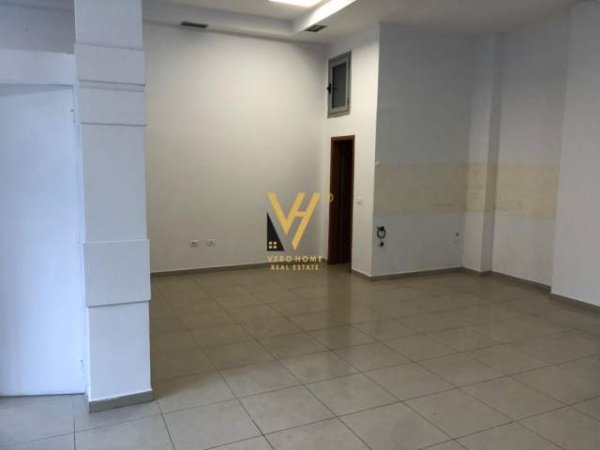 Tirane, shitet dyqan Kati 0, 100 m² 270.000 Euro (BRRYLI)