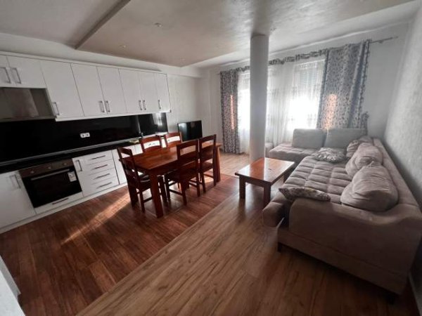 Tirane, jepet me qera apartament 2+1+BLK Kati 4, 100 m² 400 Euro (Rruga 5 maji)