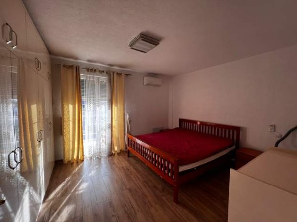 Tirane, jepet me qera apartament 2+1+BLK Kati 3, 100 m² 400 Euro (Rruga 5 maji)