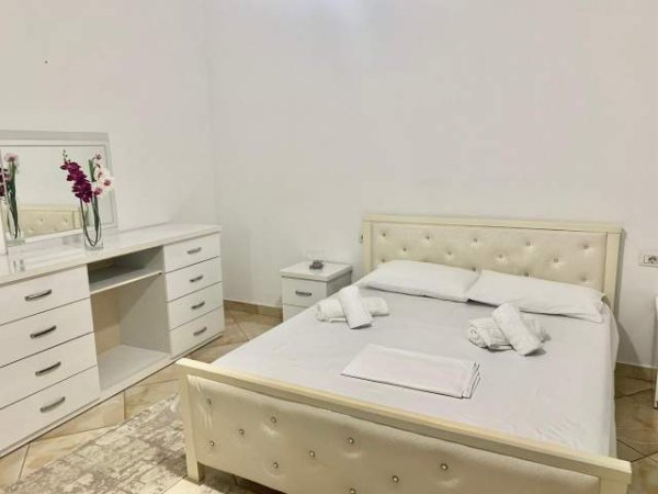Tirane, jepet me qera apartament 1+1 Kati 3, 60 m² 450 Euro (Rruga myslym shyri)