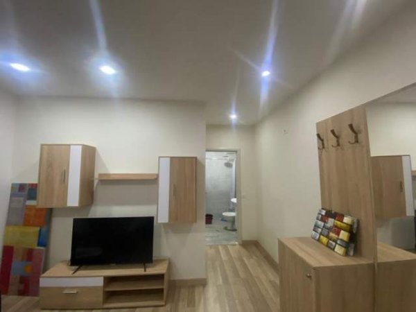 Tirane, jepet me qera apartament 1+1 Kati 1, 60 m² 450 Euro (Rruga myslym shyri)