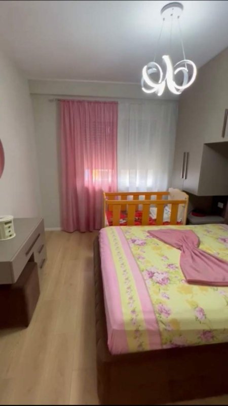 Tirane, jepet me qera apartament 2+1 Kati 5, 80 m² 500 Euro (Rruga Dritan Hoxha)