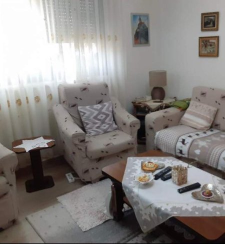 Tirane, jepet me qera apartament 1+1 Kati 5, 60 m² 350 Euro (prane Pedonales)