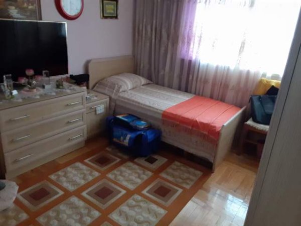 Tirane, jepet me qera apartament 1+1 Kati 5, 60 m² 350 Euro (prane Pedonales)