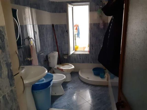 Tirane, jepet me qera apartament 1+1 Kati 5, 60 m² 350 Euro (prane Pedonales)