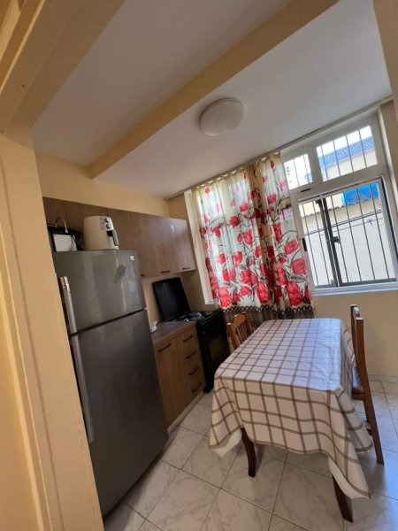 Tirane, jepet me qera apartament 1+1 Kati 2, 54 m² 350 Euro (rruga Hoxha Tahsim)