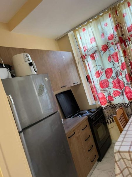 Tirane, jepet me qera apartament 1+1 Kati 2, 54 m² 350 Euro (rruga Hoxha Tahsim)