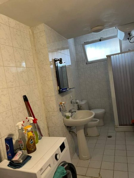Tirane, jepet me qera apartament 1+1 Kati 2, 54 m² 350 Euro (rruga Hoxha Tahsim)