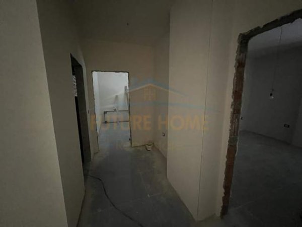 Korce, shitet apartament 2+1+BLK Kati 1, 79 m² 45.500 Euro (Lagjia 18, Korçë)
