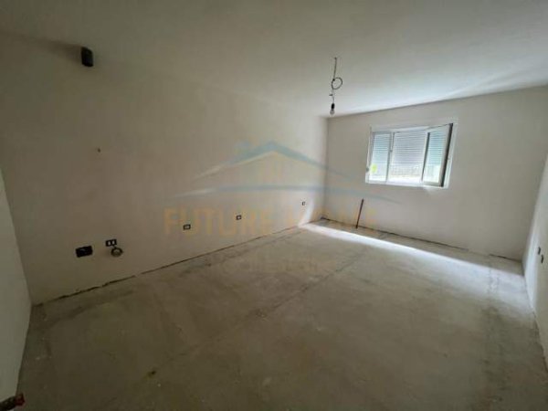 Korce, shitet apartament 1+1+BLK Kati 1, 62 m² 37.000 Euro (Lagjia 18, Korçë 37,000 €)