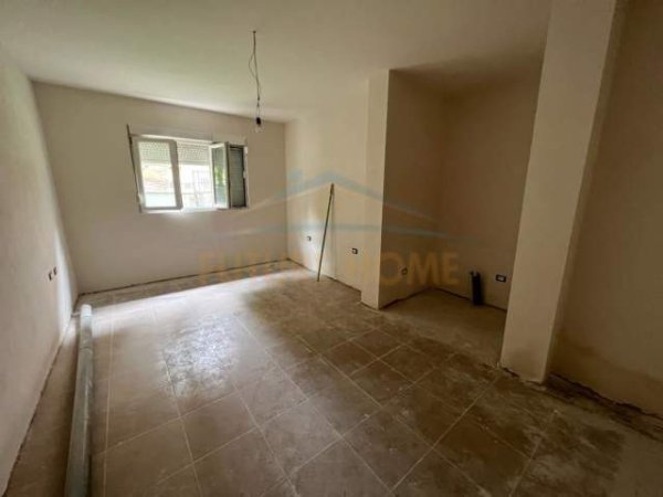 Korce, shitet garsonier Kati 1, 46 m² 27.600 Euro (Lagjia 18, Korçë)
