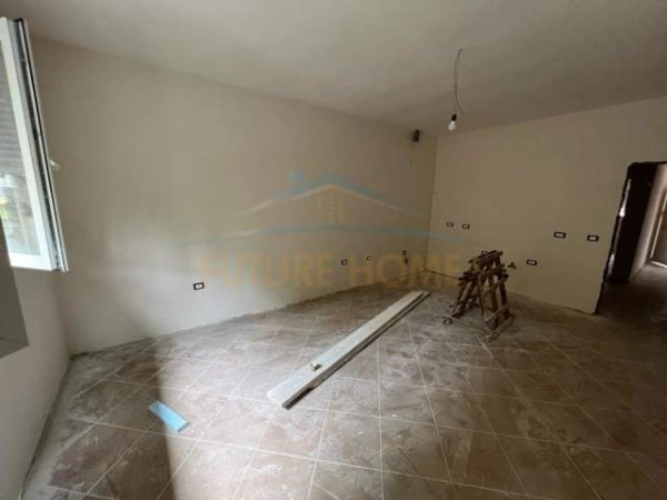 Korce, shitet apartament 1+1+BLK Kati 1, 62 m² 37.000 Euro (Lagjia 18, Korçë)