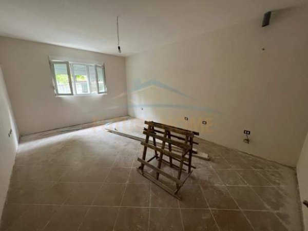 Korce, shitet apartament 1+1+BLK Kati 1, 62 m² 37.000 Euro (Lagjia 18, Korçë)